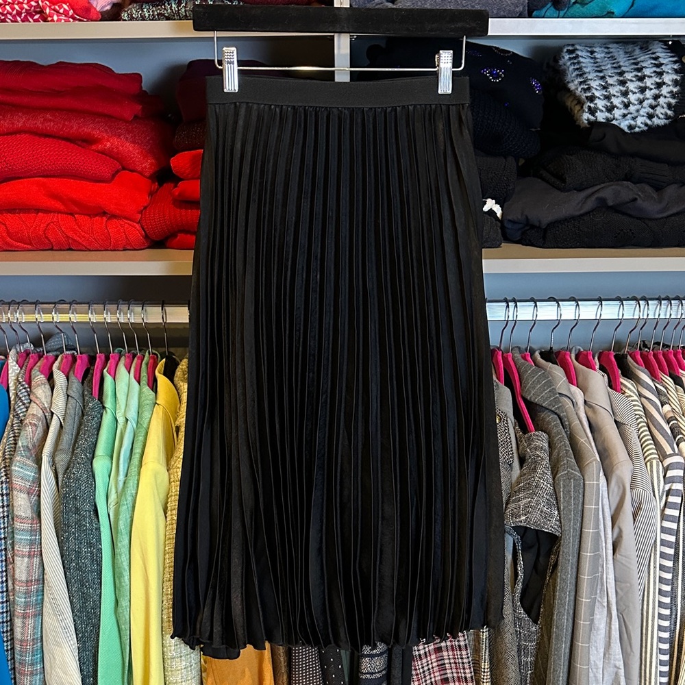 Max Studio Black Pleated Midi Skirt